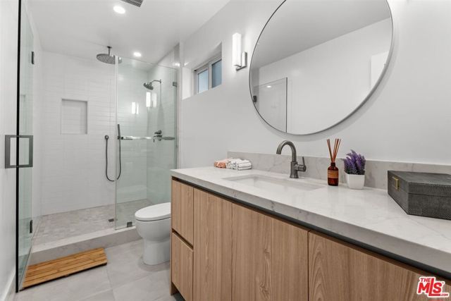 1573 Hi Point Street, Los Angeles, CA 90035