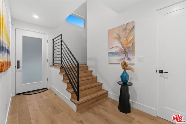 1573 Hi Point Street, Los Angeles, CA 90035