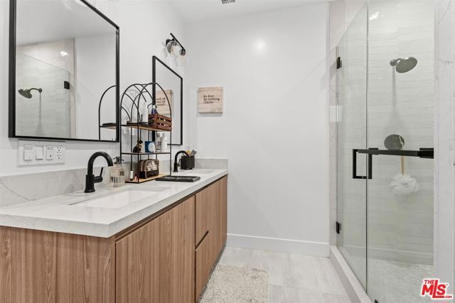 1573 Hi Point Street, Los Angeles, CA 90035