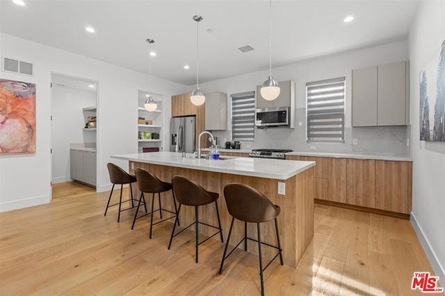 1573 Hi Point Street, Los Angeles, CA 90035