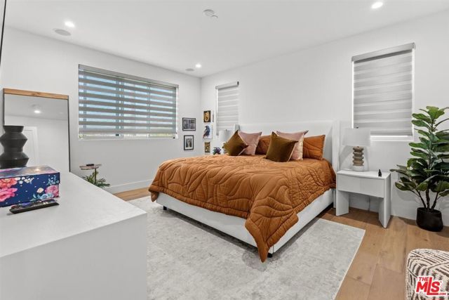 1573 Hi Point Street, Los Angeles, CA 90035