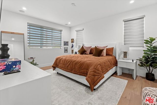 1573 Hi Point Street, Los Angeles, CA 90035