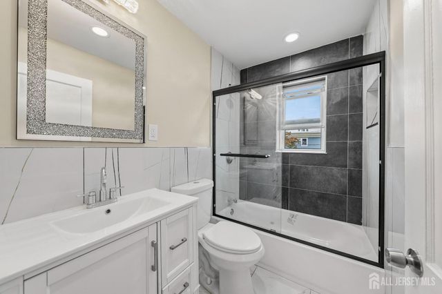 203 S washington Street, Dunellen, NJ 08812