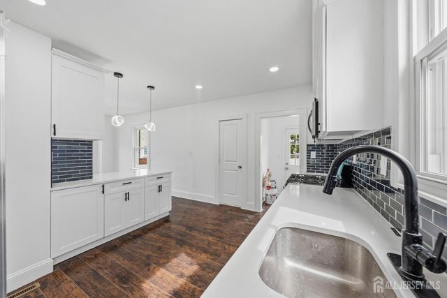 203 S washington Street, Dunellen, NJ 08812