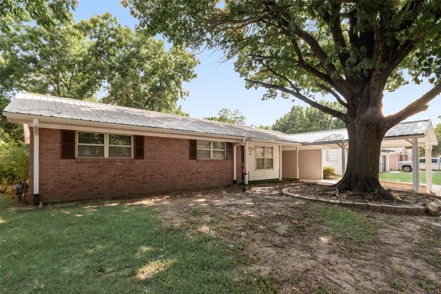 1716 Harris Street, Gainesville, TX 76240