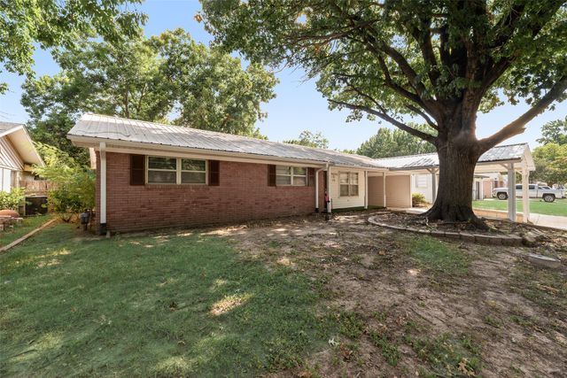 1716 Harris Street, Gainesville, TX 76240