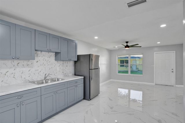 260 NE 41st Street, Oakland Park, FL 33334