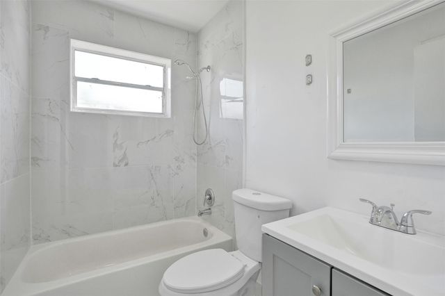 260 NE 41st Street, Oakland Park, FL 33334