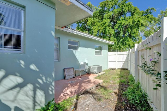 260 NE 41st Street, Oakland Park, FL 33334