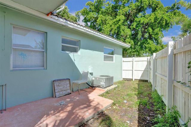 260 NE 41st Street, Oakland Park, FL 33334