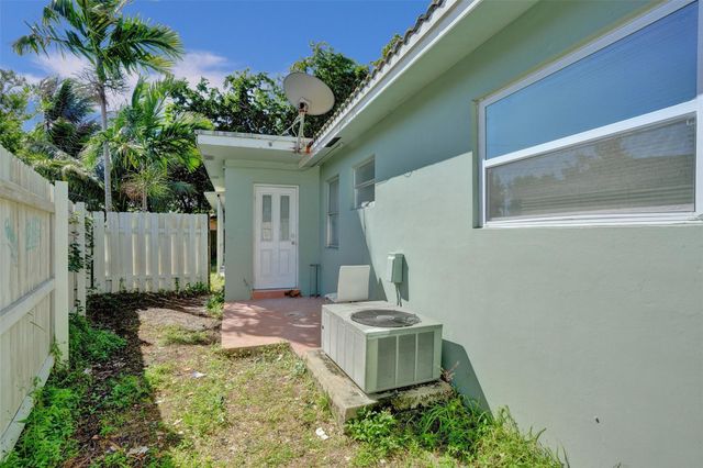 260 NE 41st Street, Oakland Park, FL 33334