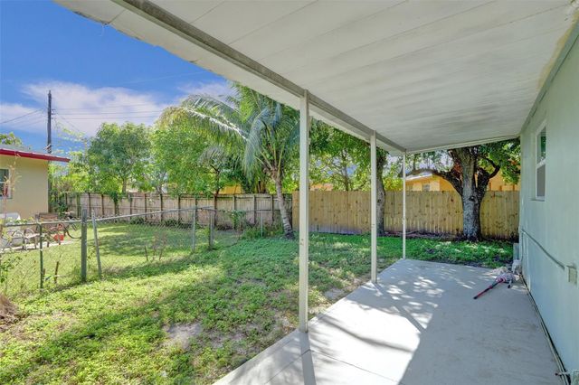 260 NE 41st Street, Oakland Park, FL 33334