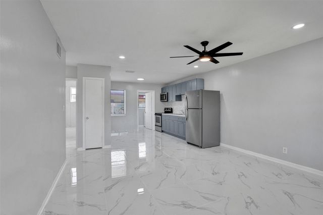 260 NE 41st Street, Oakland Park, FL 33334