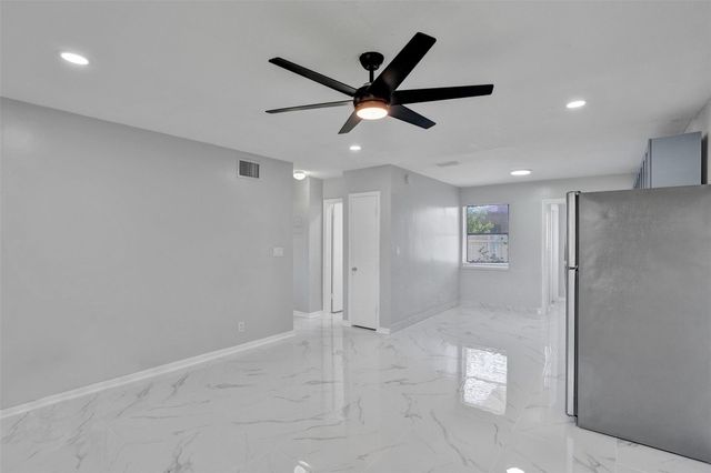 260 NE 41st Street, Oakland Park, FL 33334