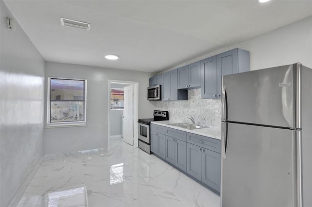 260 NE 41st Street, Oakland Park, FL 33334