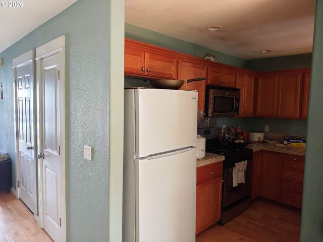 8826 Se BROOKLYN St, Portland, OR 97266