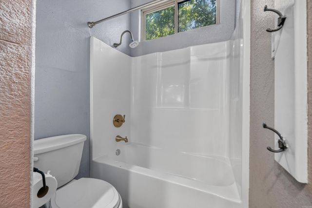 100 Lost Lake Point, Hot Springs, AR 71913