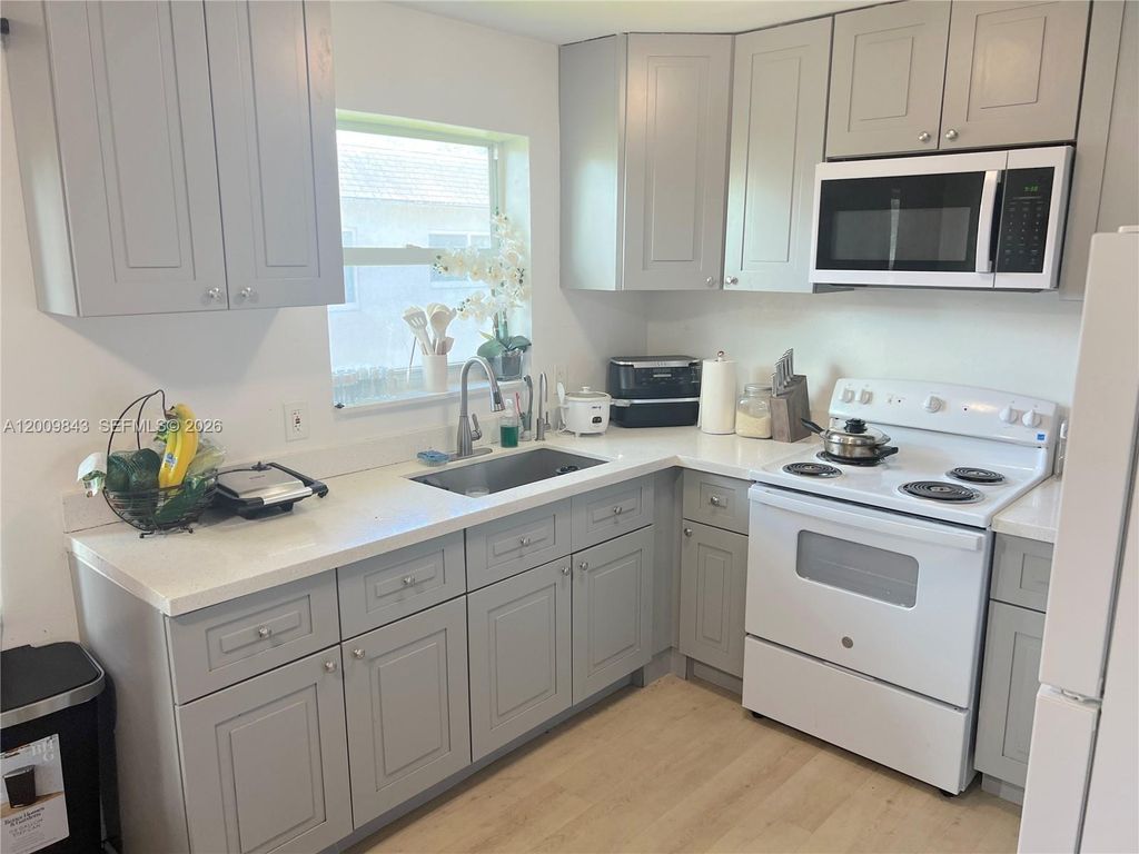 5218 SW 91st Ave 4, Cooper City, FL 33328