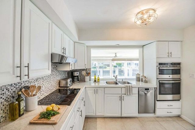 270 SE 9th Court, Pompano Beach, FL 33060