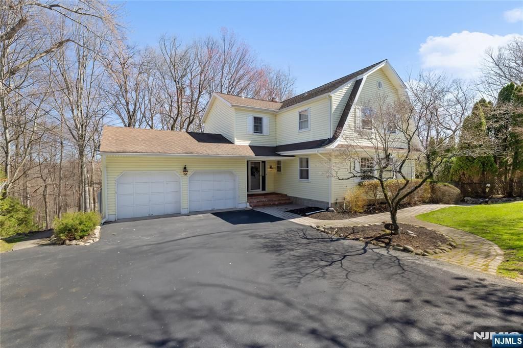 43 Hering Road, Montvale, NJ 07645