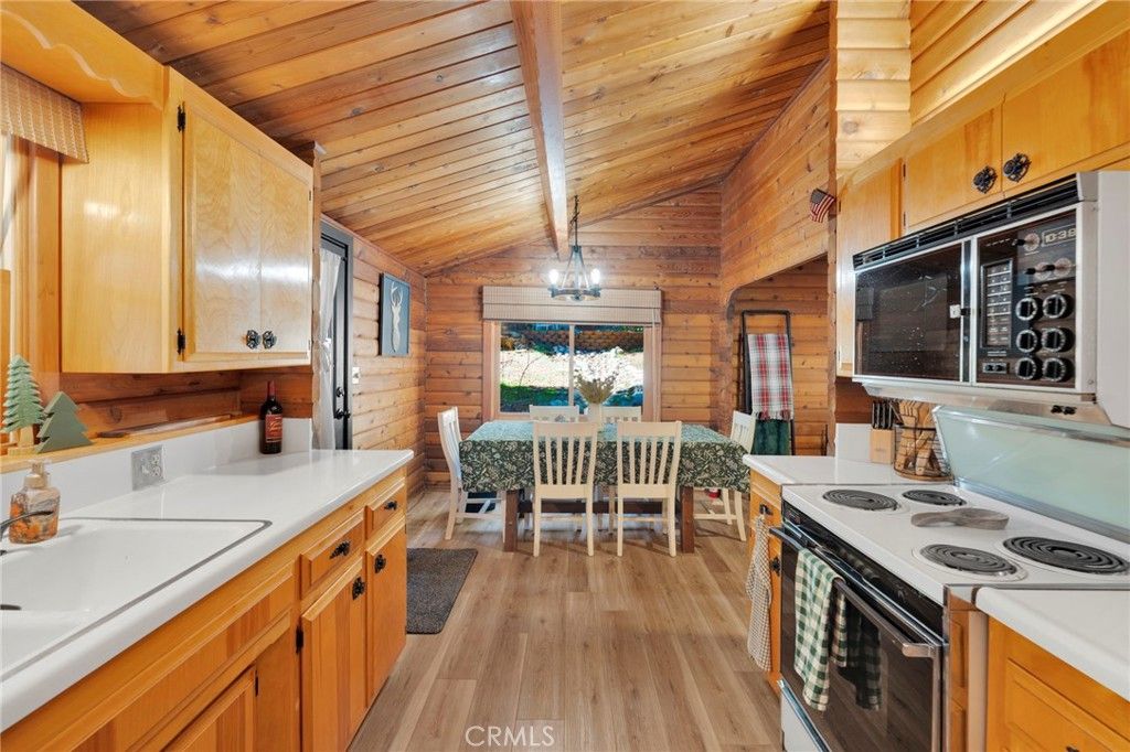 Image 12 of property listing at 2130 Spring Oak, Running Springs, CA 92382