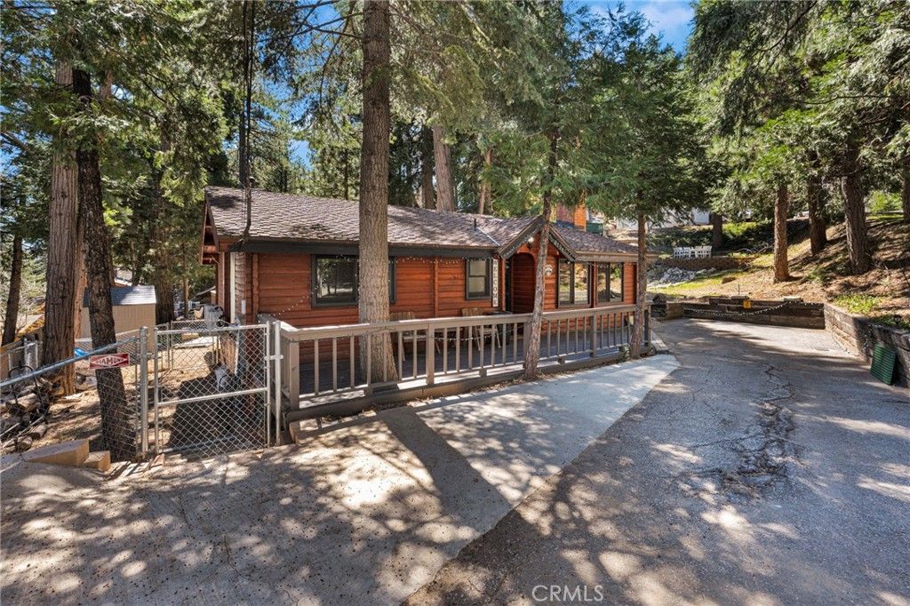 Image 3 of property listing at 2130 Spring Oak, Running Springs, CA 92382