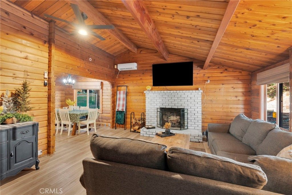 Image 5 of property listing at 2130 Spring Oak, Running Springs, CA 92382