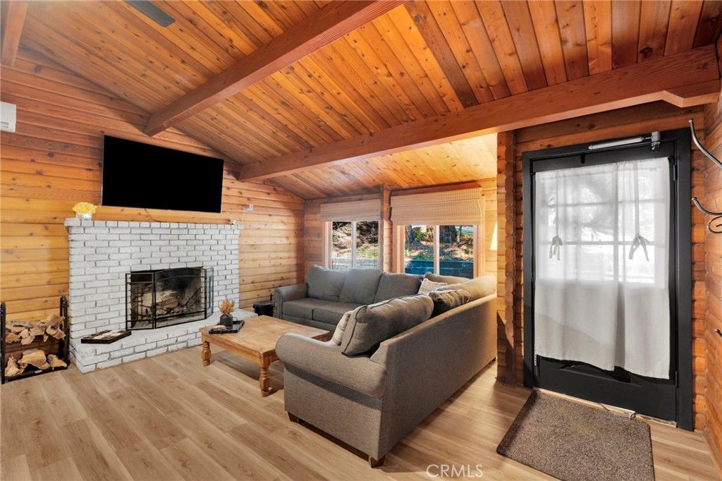 Image 6 of property listing at 2130 Spring Oak, Running Springs, CA 92382