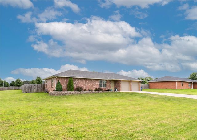 21048 Richard Court, Siloam Springs, AR 72761