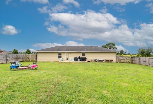 21048 Richard Court, Siloam Springs, AR 72761