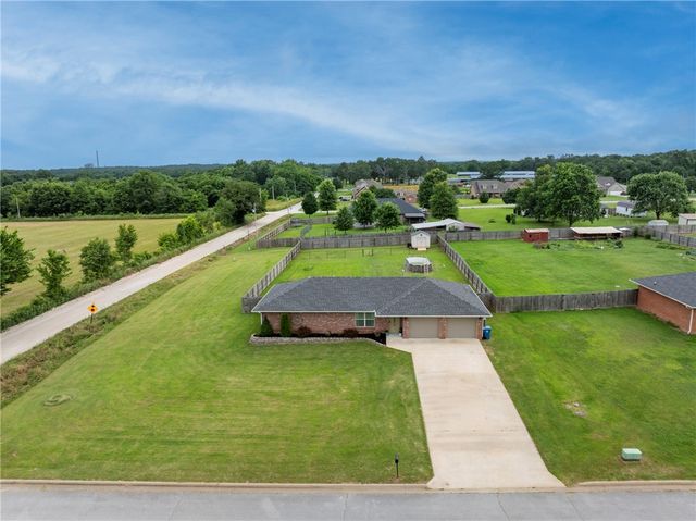 21048 Richard Court, Siloam Springs, AR 72761