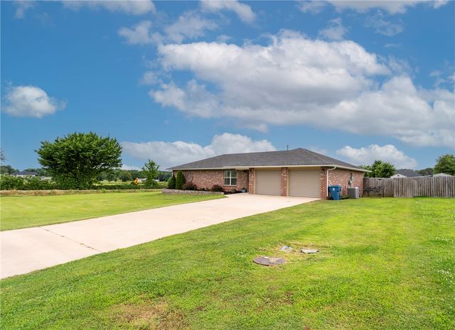 21048 Richard Court, Siloam Springs, AR 72761
