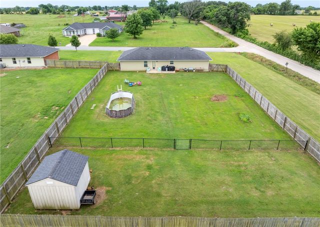 21048 Richard Court, Siloam Springs, AR 72761