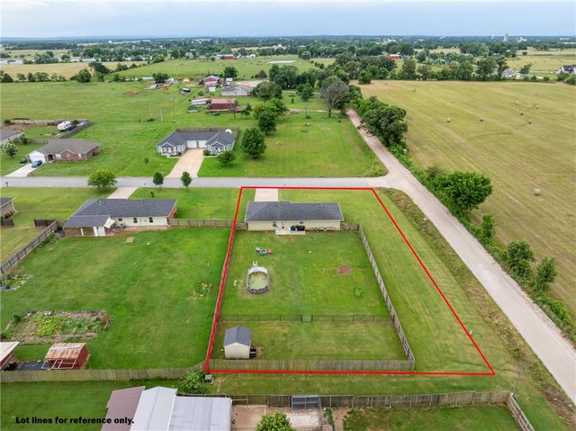21048 Richard Court, Siloam Springs, AR 72761