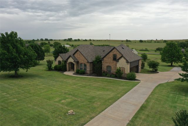 124 Heritage Parkway W, Decatur, TX 76234