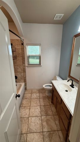 124 Heritage Parkway W, Decatur, TX 76234