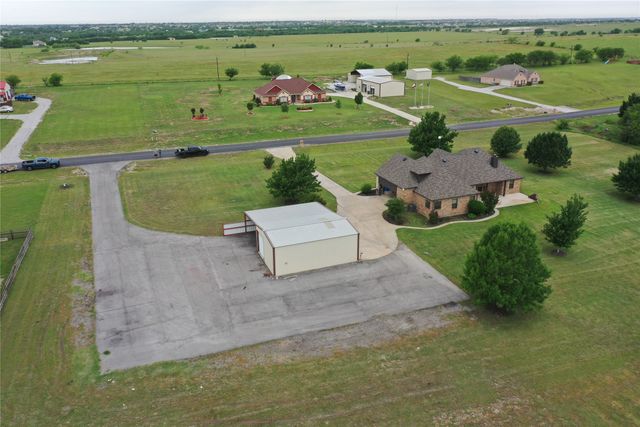 124 Heritage Parkway W, Decatur, TX 76234