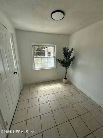 656 STATE ROAD 20, Palatka, FL 32177