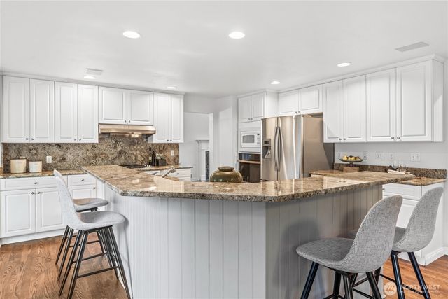 11016 166th Place NE, Redmond, WA 98052