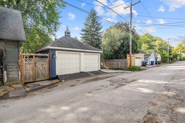 997 Lincoln Avenue, Saint Paul, MN 55105