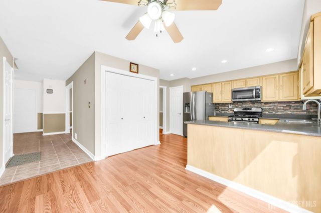 100 Howell Avenue, Fords, NJ 08863