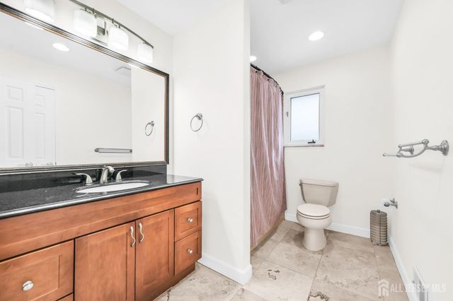 100 Howell Avenue, Fords, NJ 08863