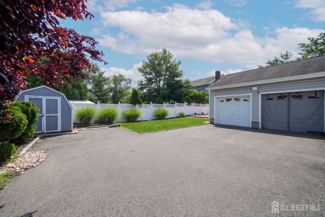 100 Howell Avenue, Fords, NJ 08863