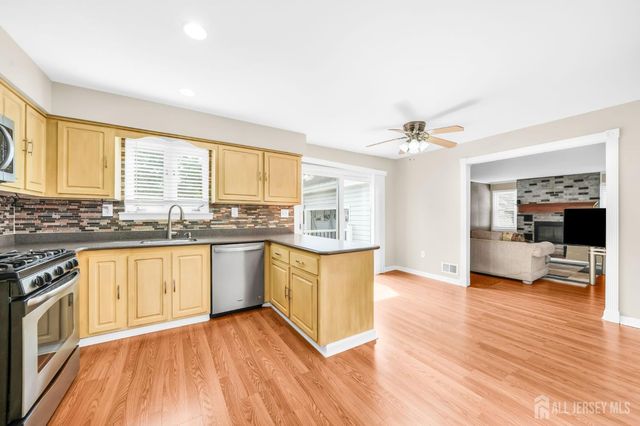100 Howell Avenue, Fords, NJ 08863