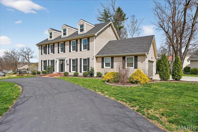 16025 Hunters Way Drive, Chesterfield, MO 63017