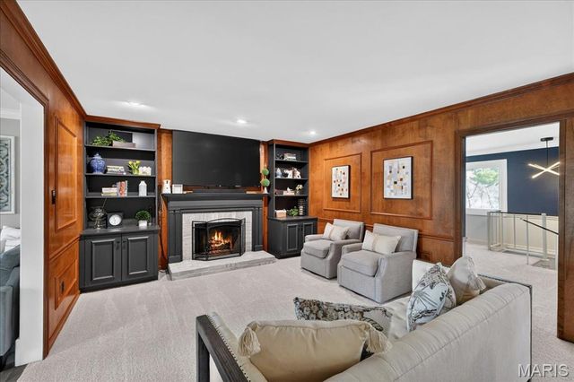 16025 Hunters Way Drive, Chesterfield, MO 63017