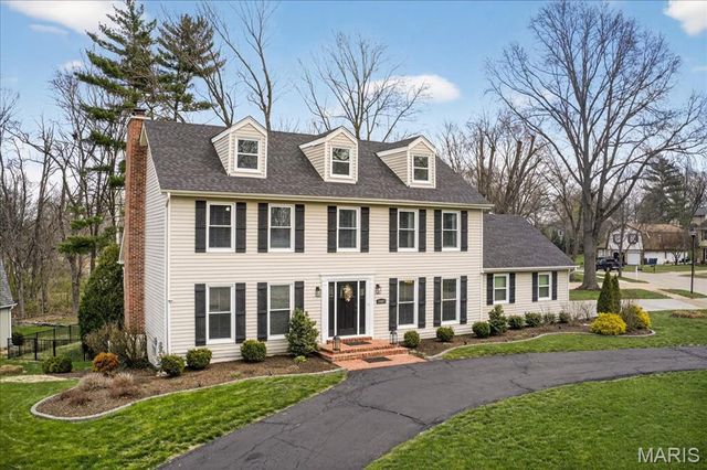 16025 Hunters Way Drive, Chesterfield, MO 63017