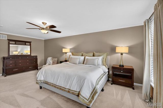 16025 Hunters Way Drive, Chesterfield, MO 63017