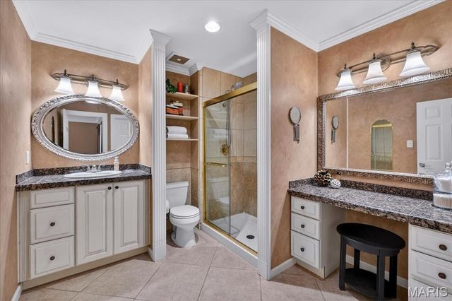 16025 Hunters Way Drive, Chesterfield, MO 63017