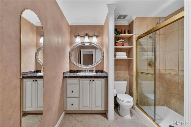 16025 Hunters Way Drive, Chesterfield, MO 63017